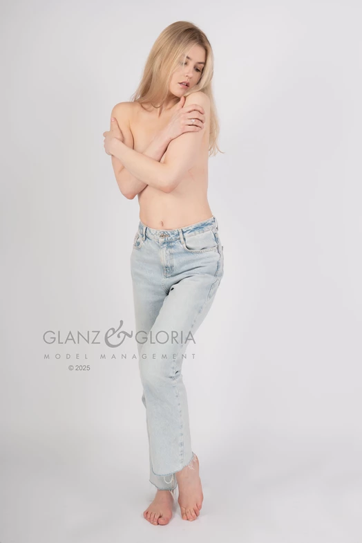 verdeckte Akt model Oksana blonde beauty tall