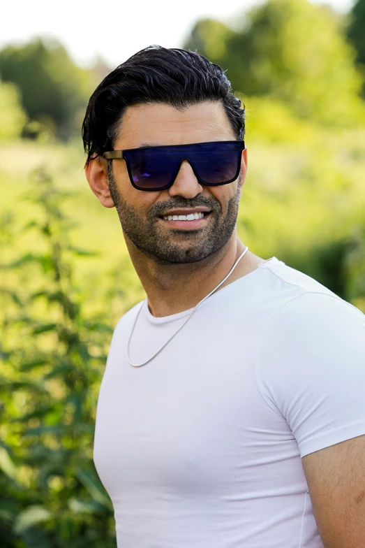 Farzad C.